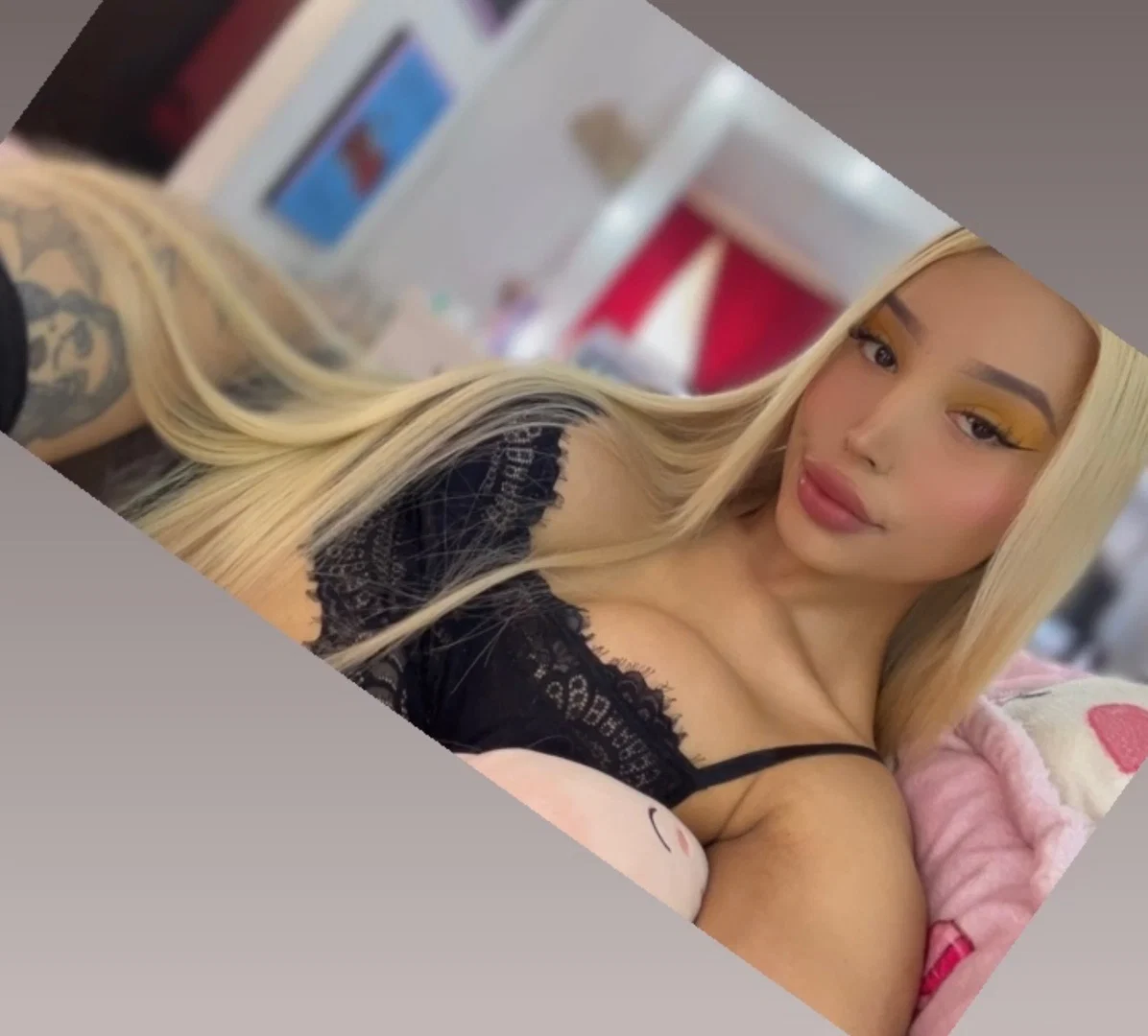 Violet Navarro 🪻✨ profile banner