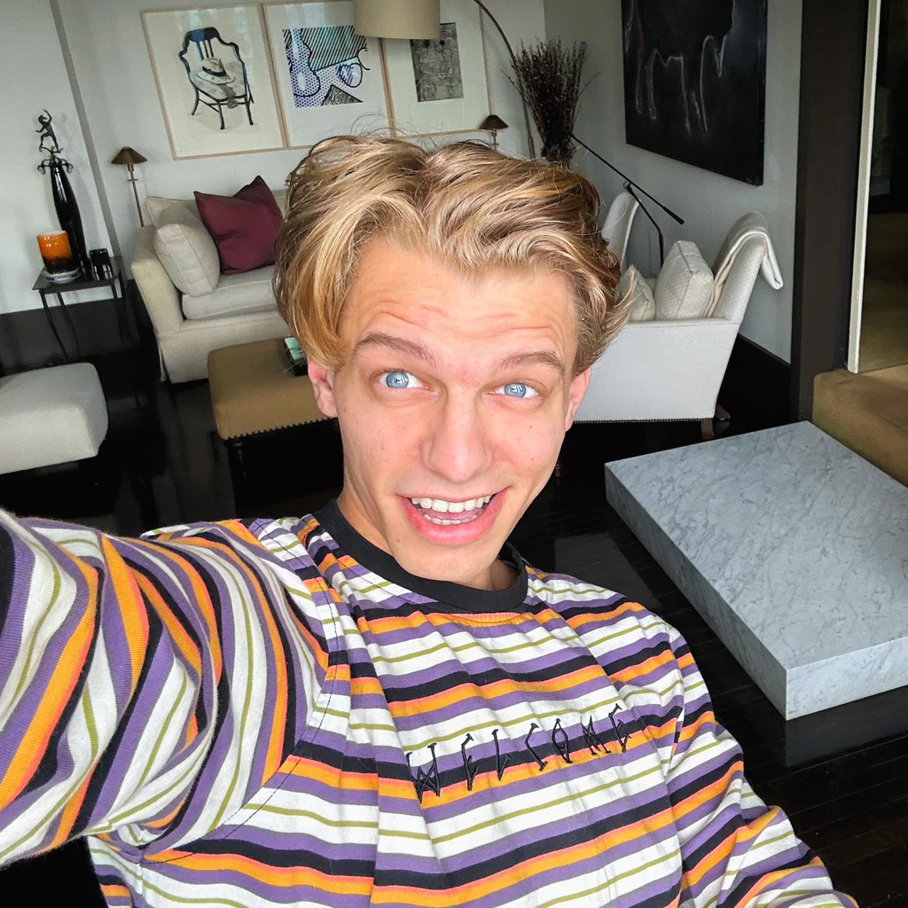 Leo Louis's avatar
