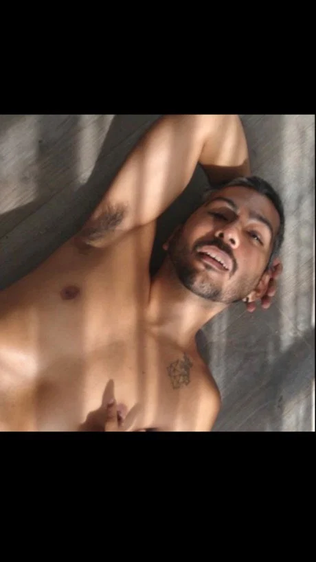Ojos negros, piel canela profile banner