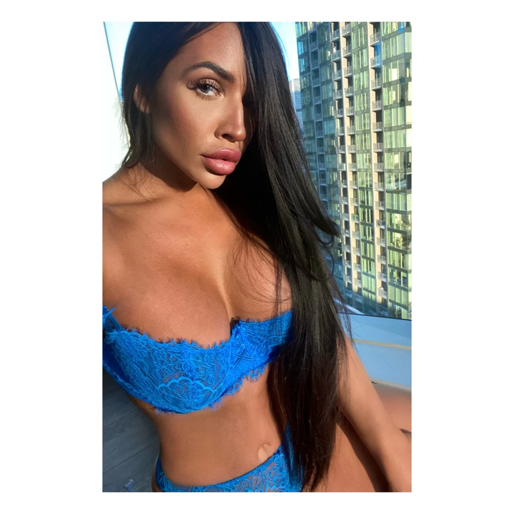 Eva Rose 🧁's avatar