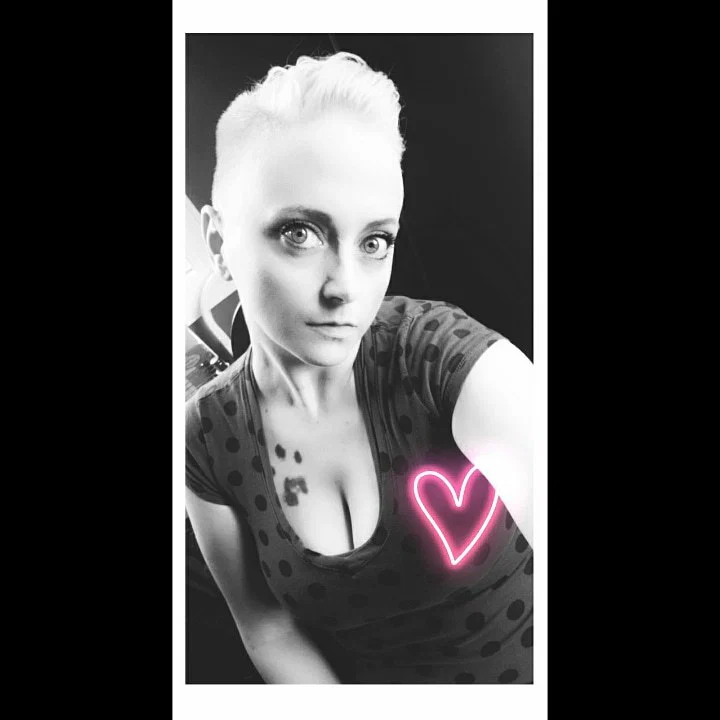 Bond Bombshell's avatar