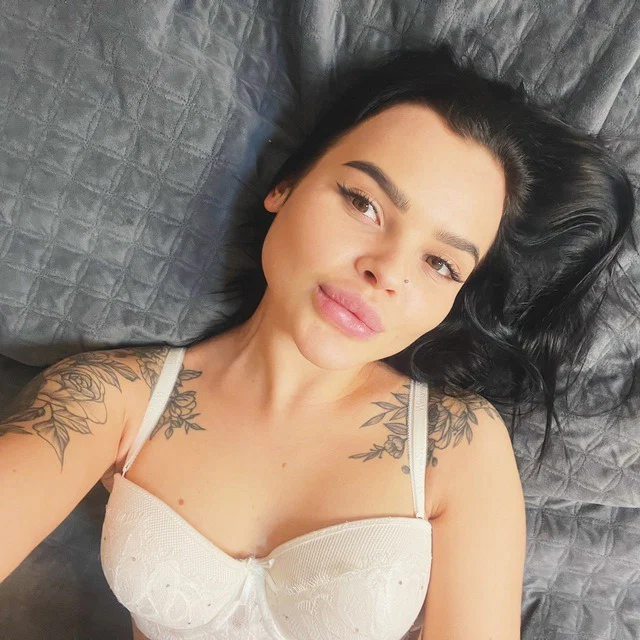Rya Rose's avatar