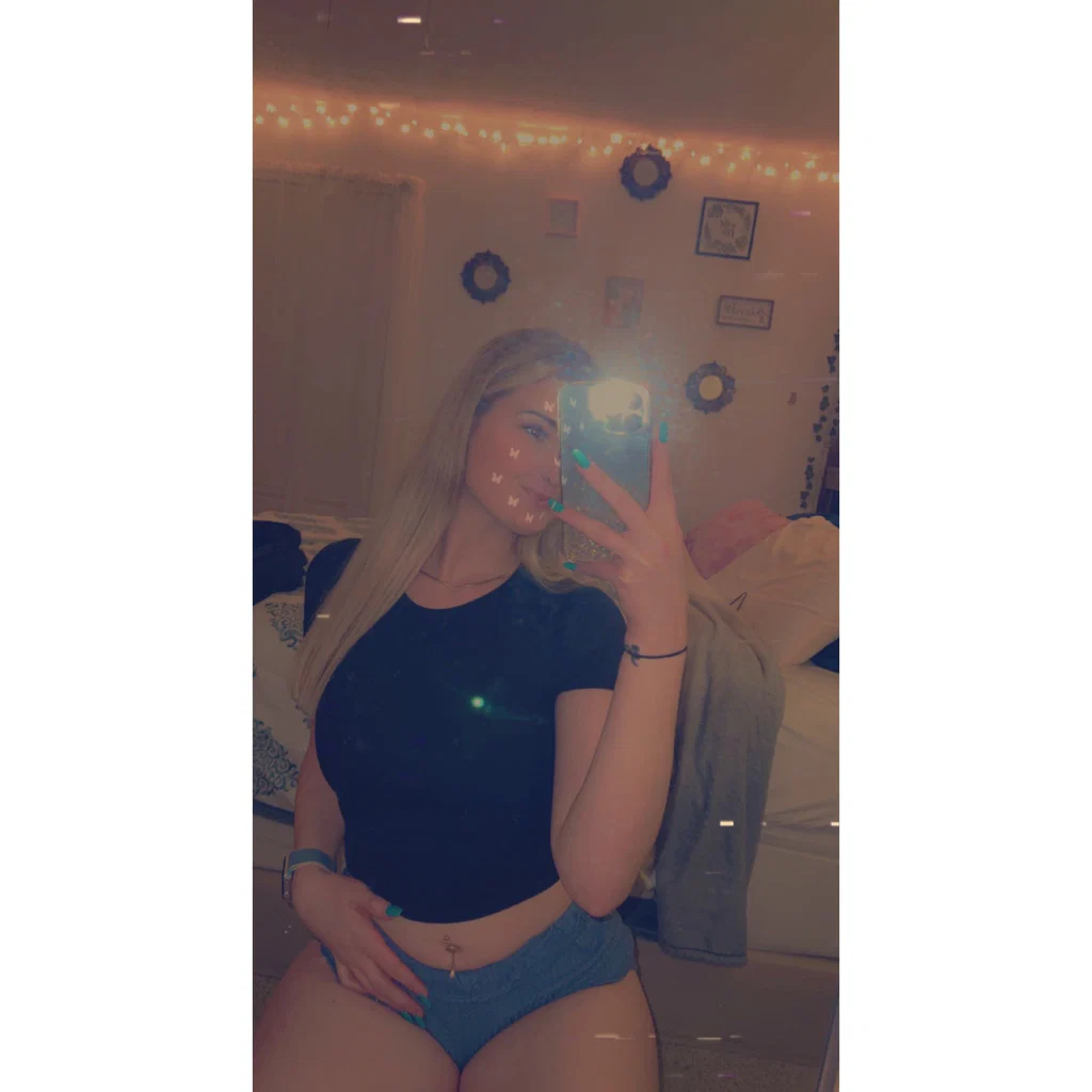 Carliee19's avatar
