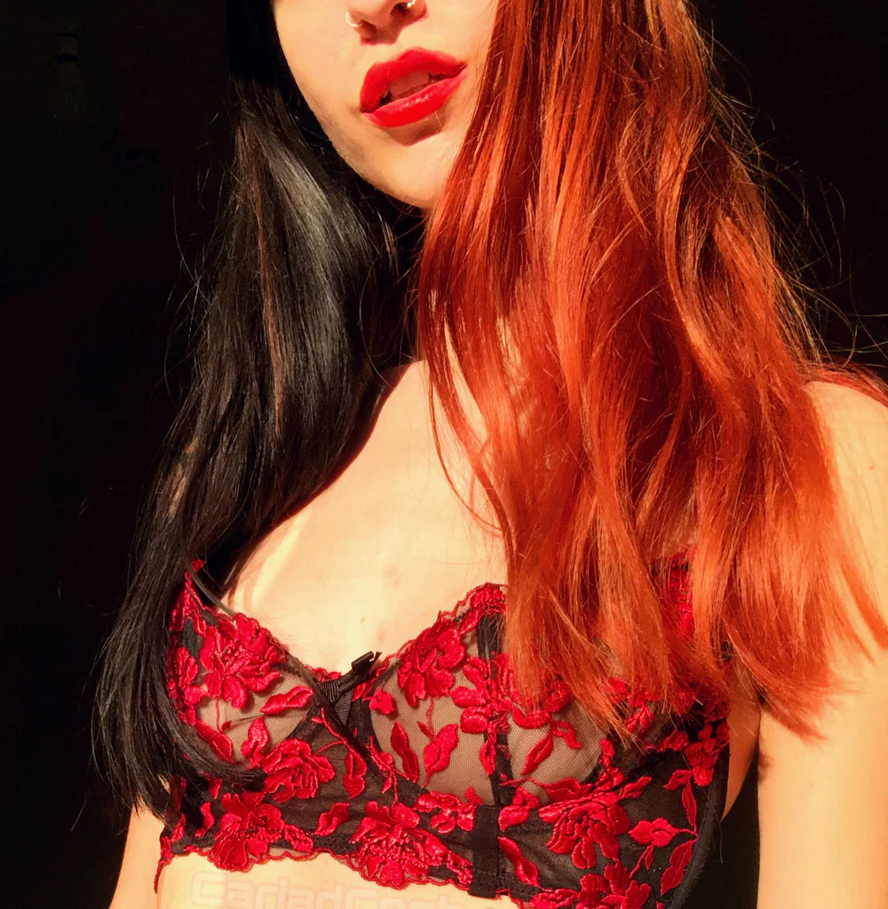 Cariad 🖤 PORN ON PAGE's avatar