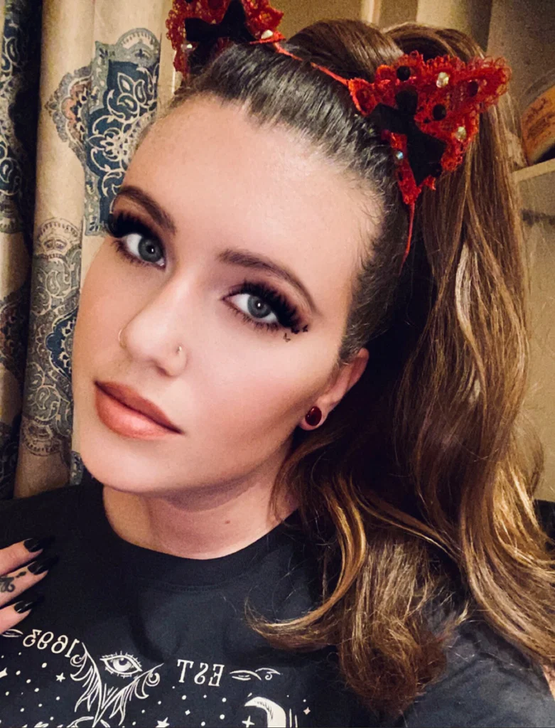 Lizabeth's avatar