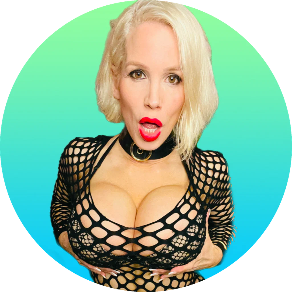🟢 LOCK UP YOUR HUSBANDS! I’m coming!!'s avatar
