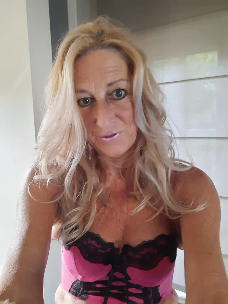 Nylons and Heels fetish Lady "Kyra"