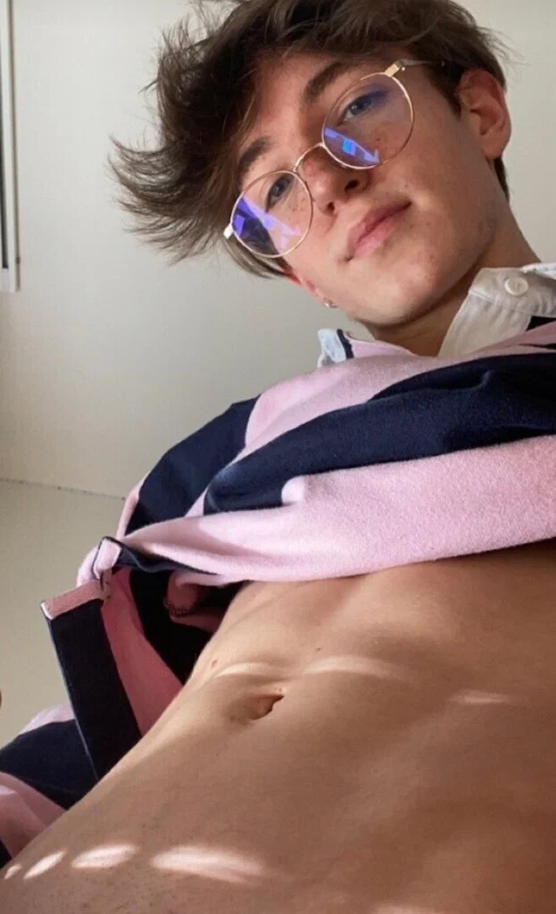 𝐓𝐚𝐲𝐥𝐨𝐫's avatar