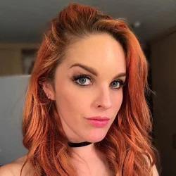Amarna Miller's avatar