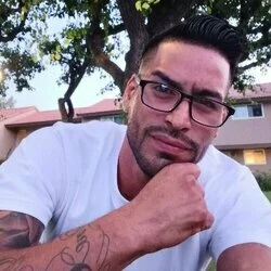 Raymond Martinez's avatar