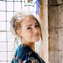 Isla Fae's avatar