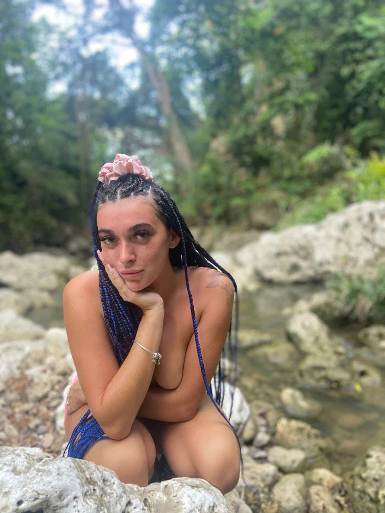 Come get lost with me 🧚🏽‍♀️🌈🍄🦋✨👀👅🧜🏽‍♀️🪷🫧's avatar