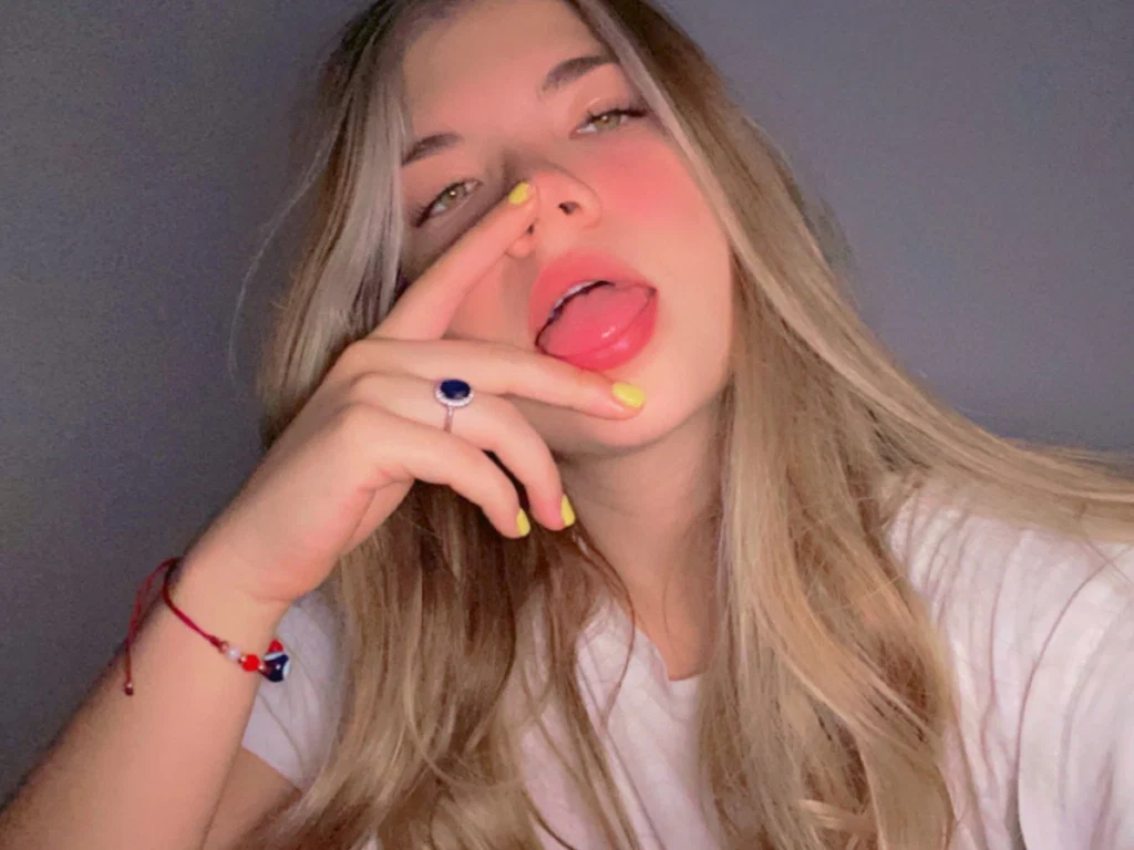 Hima 🍓's avatar