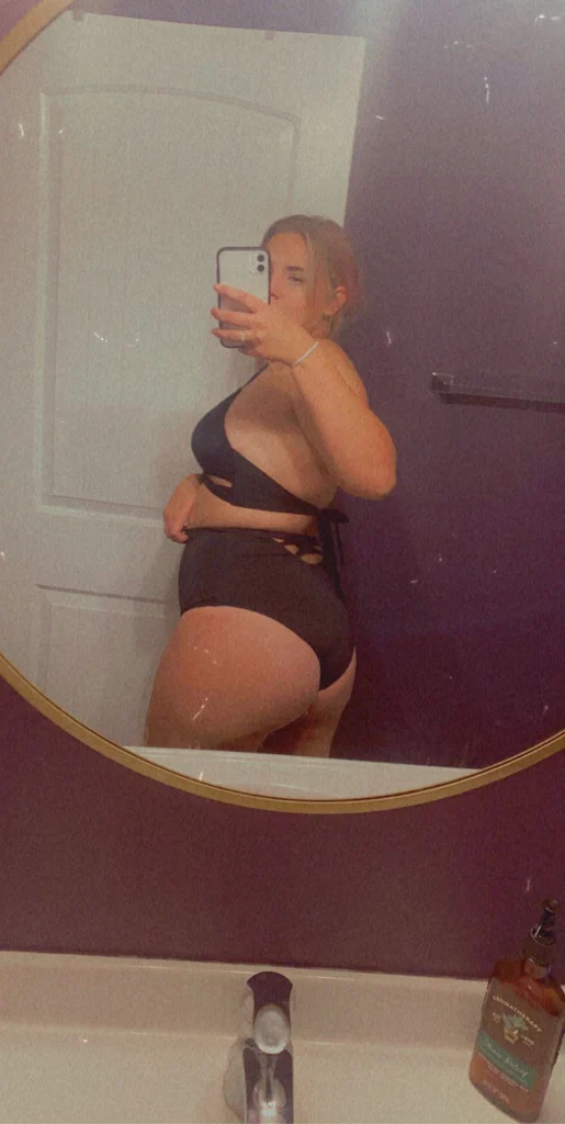 Angie 🍑