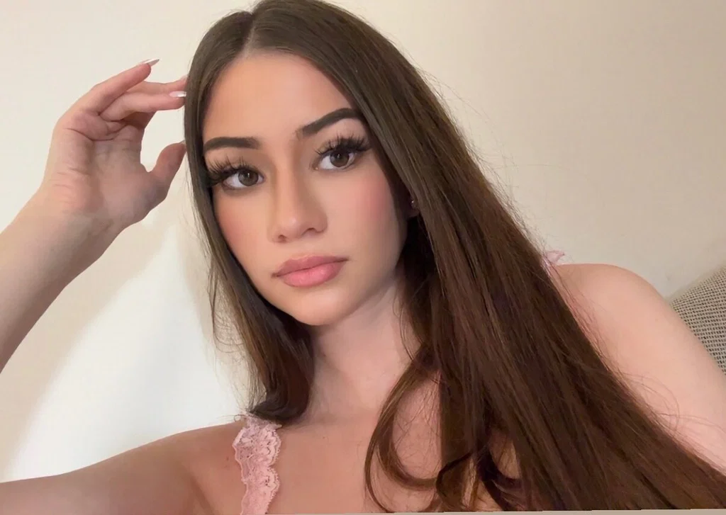 E 🤍's avatar
