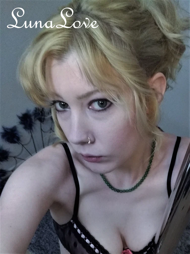 Luna Love's avatar