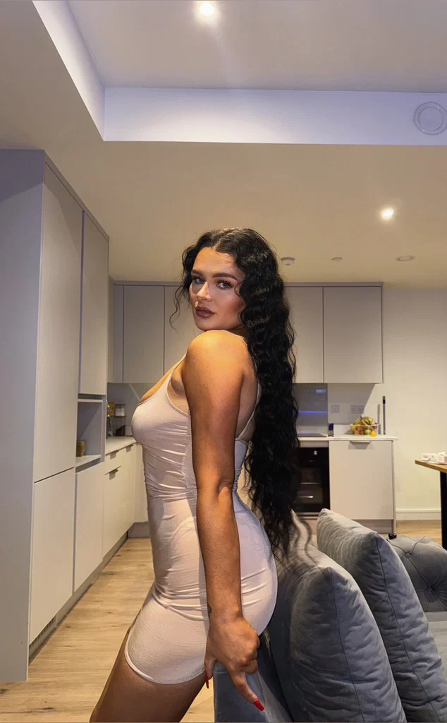 April Rozina 👸🏻's avatar