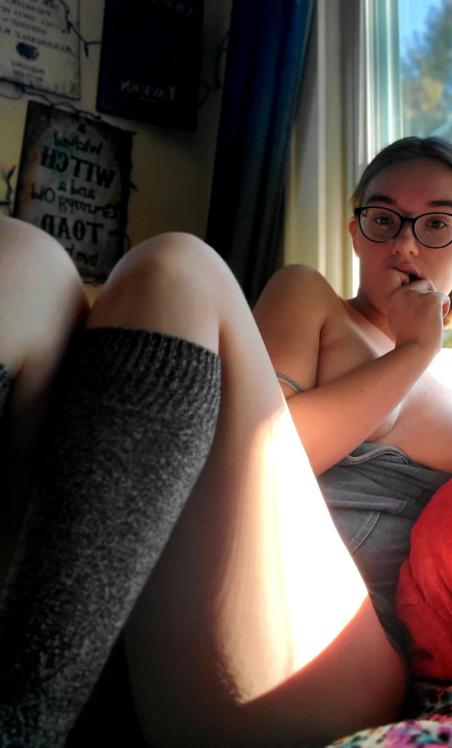 Izzy Hellbourne profile banner