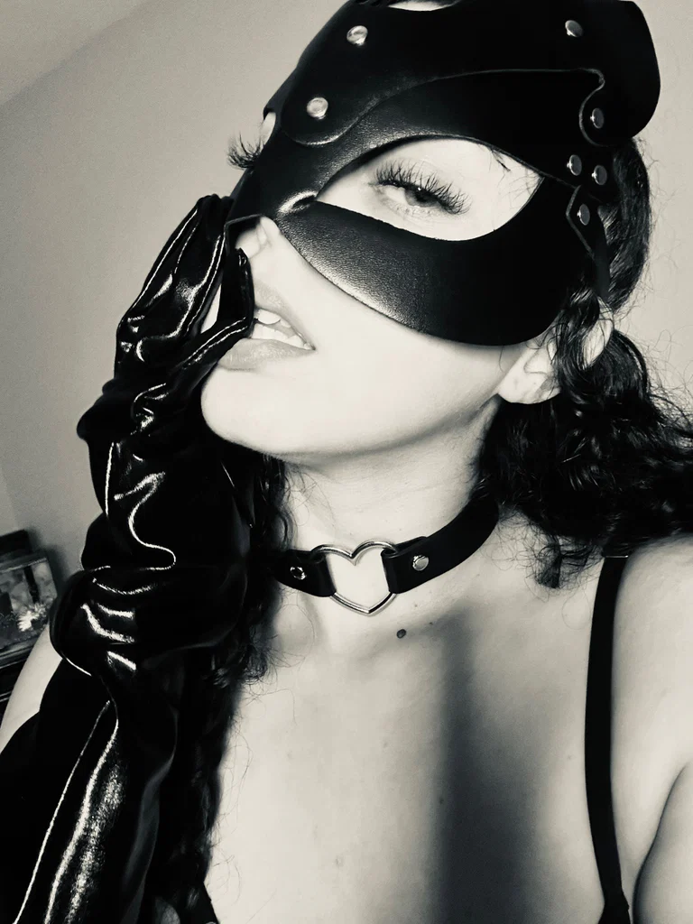 ᖇOᑕKᖻ 🖤's avatar