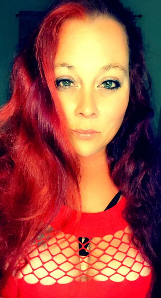 Laura Lue's avatar