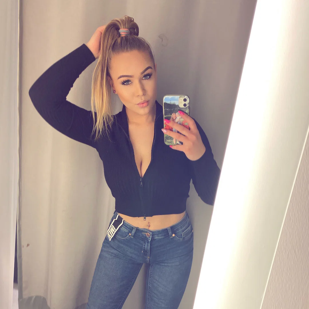 Caroline profile banner