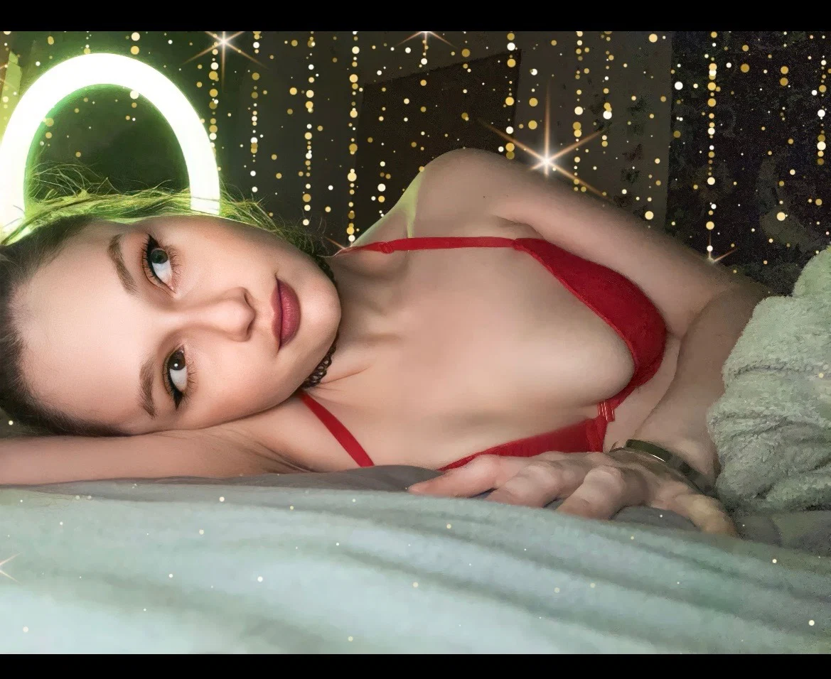 Bella profile banner
