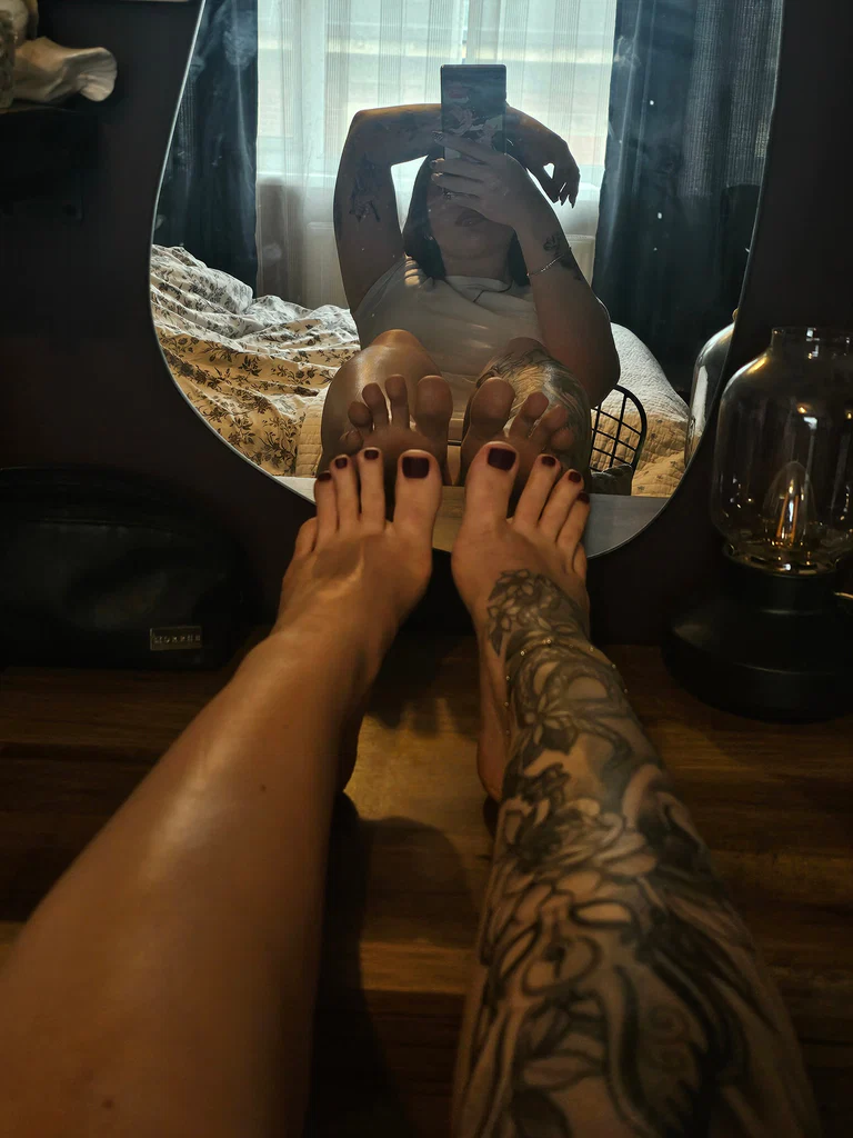✨️Loryns Tattooed Toes✨️