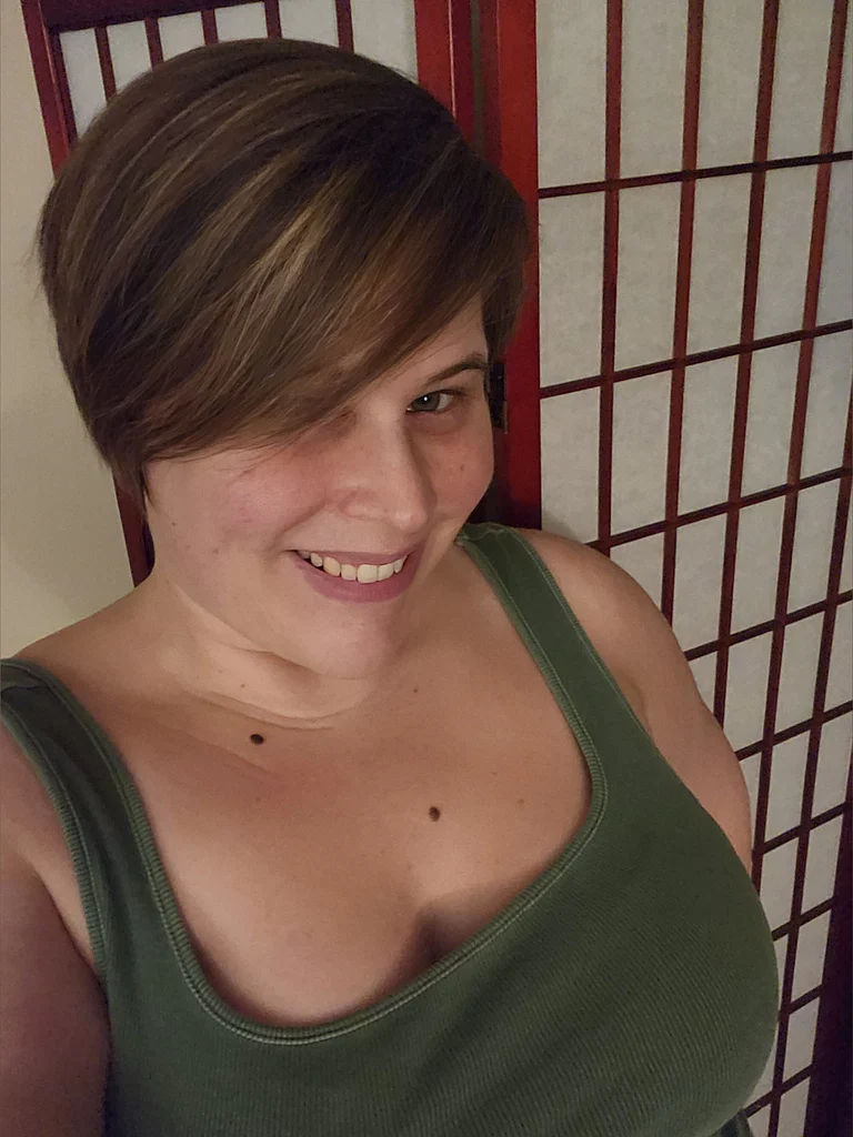 Clara Crisp - The Hot Mom Next Door 🔥