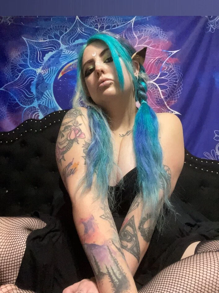 ⭐️ Goddess Enviii ⭐️ FREE