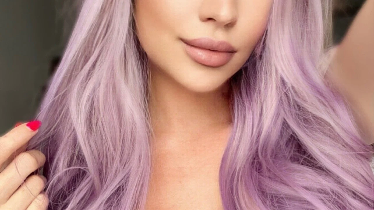 lola chloé bell 🔔💜 profile banner