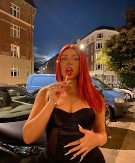 lola lowe's avatar