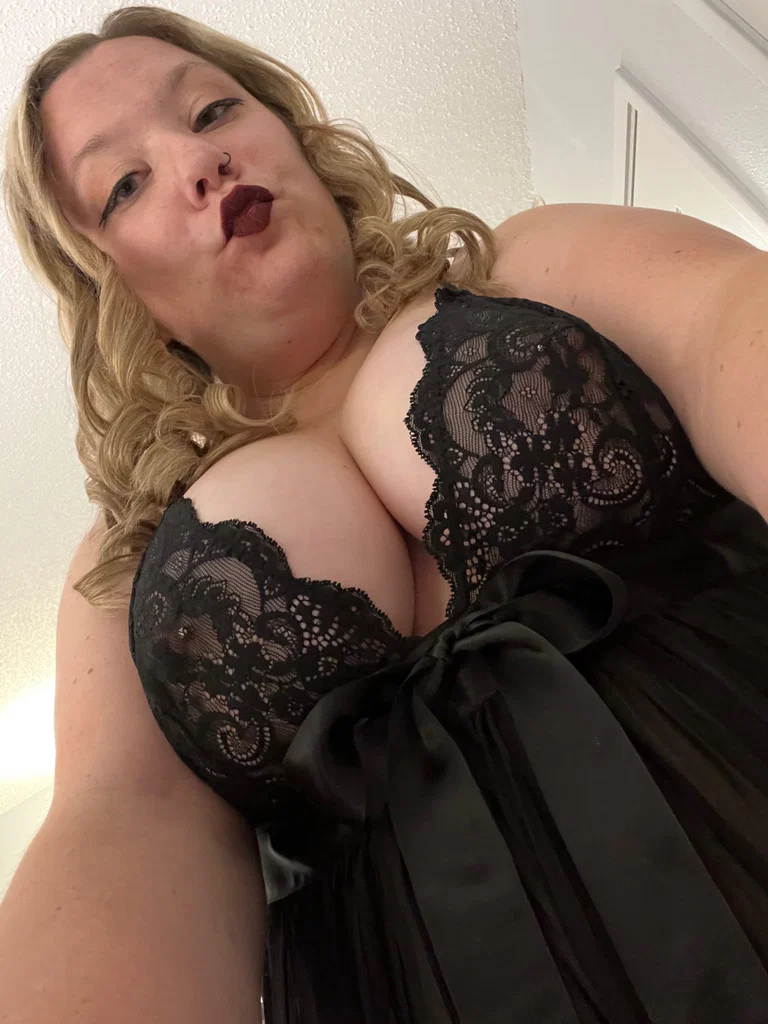 Dee Marie VIP