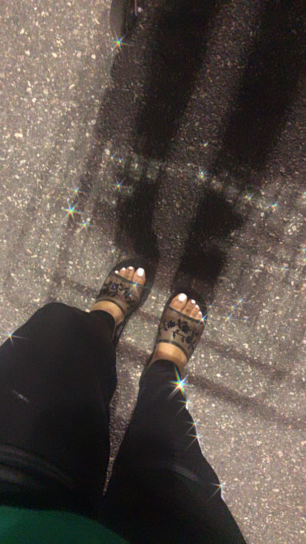 Discreet Feet π¦Άπ½π€« profile banner