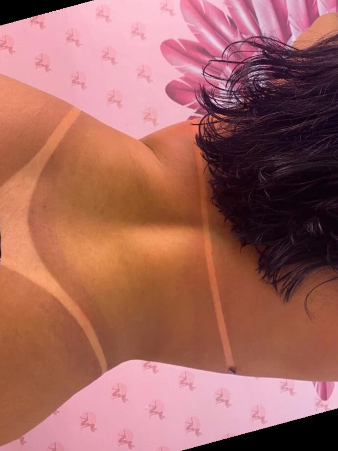 Leticia  Oliveira's avatar