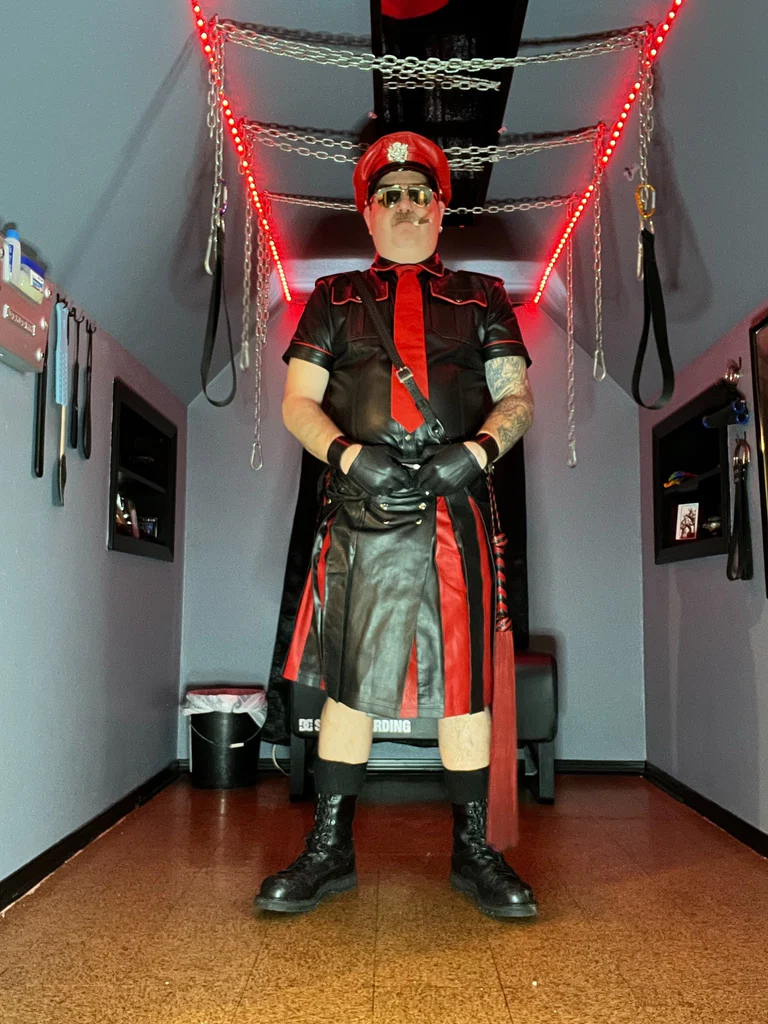 DomLeatherman79