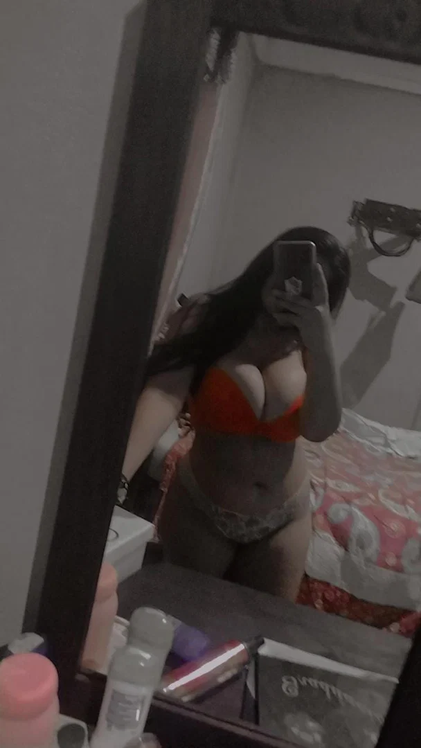 Doriana Olmos profile banner
