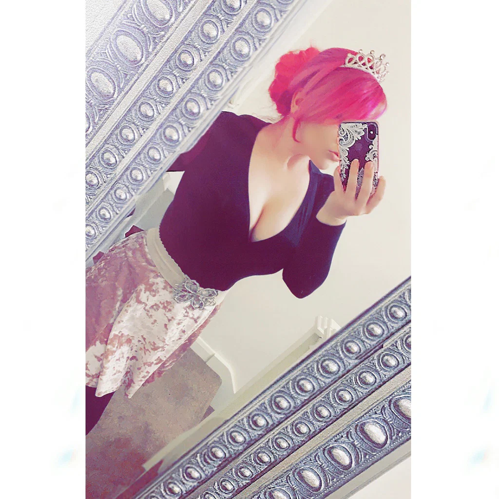 D 🌻's avatar