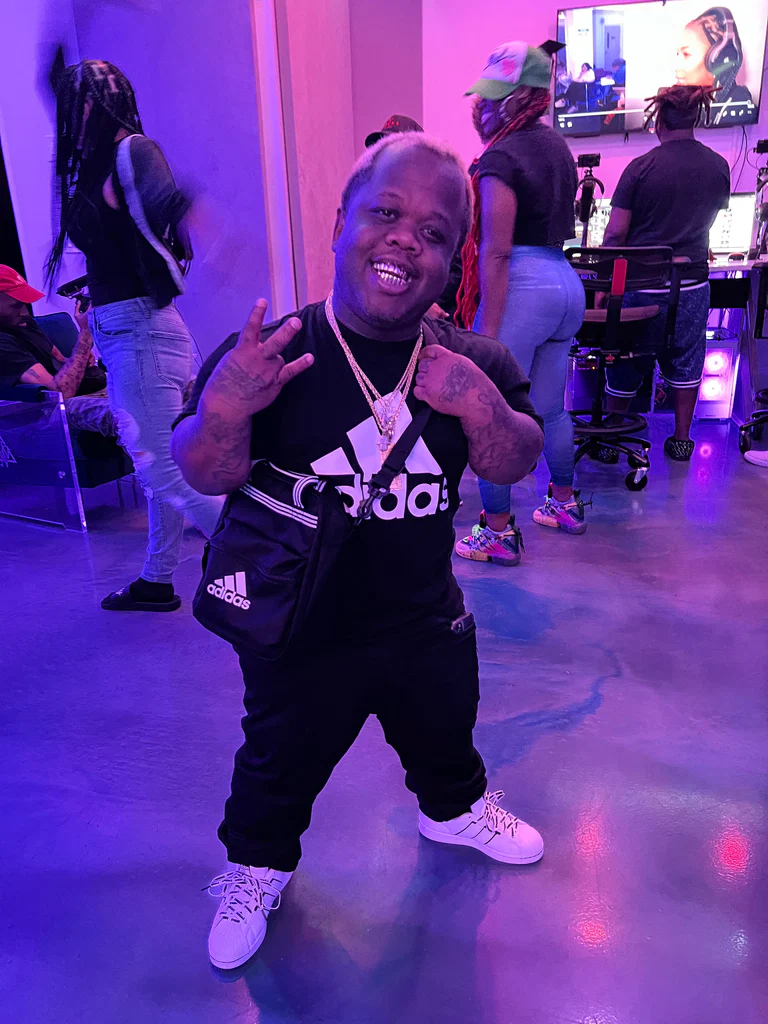 MIDGET MAC's avatar