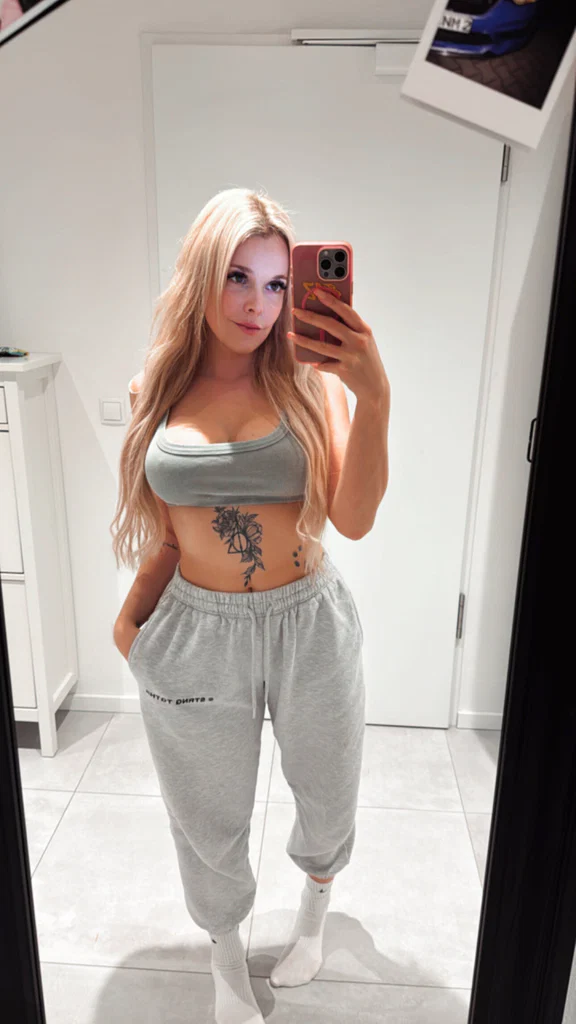Feliz Nicole's avatar