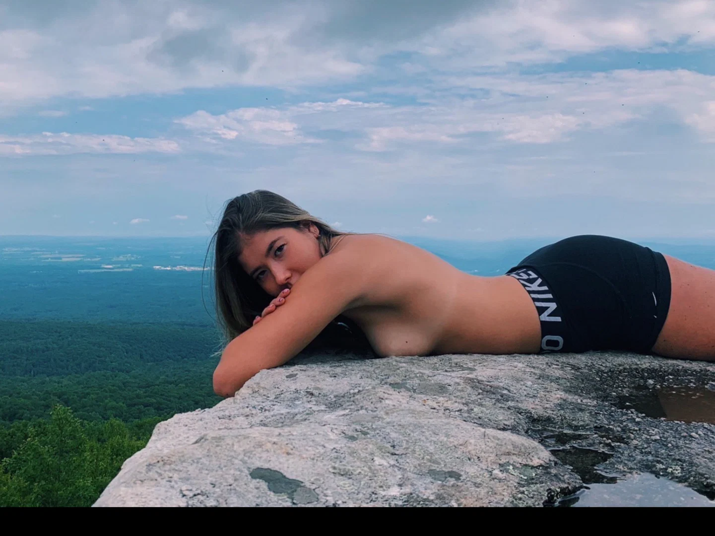 Lorena Rose profile banner