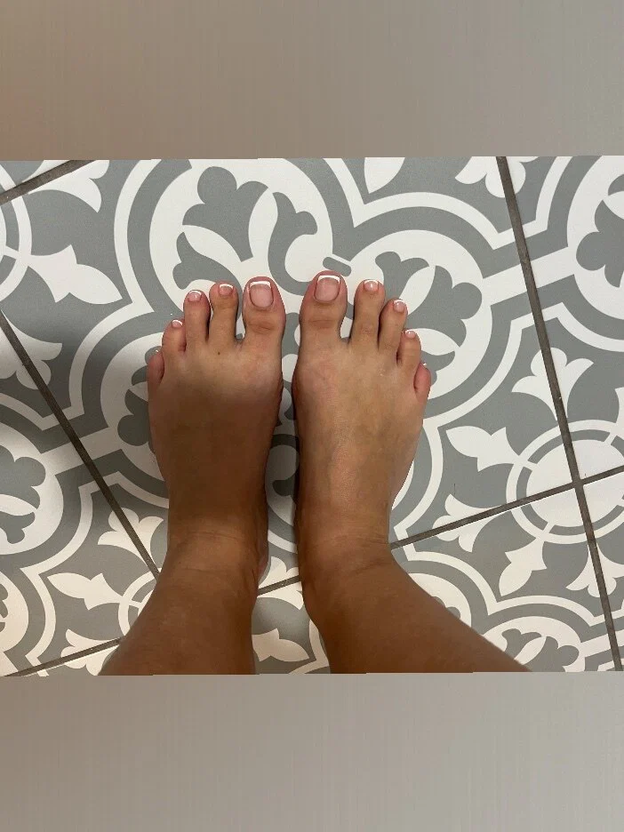 Glossy Toes Queen profile banner