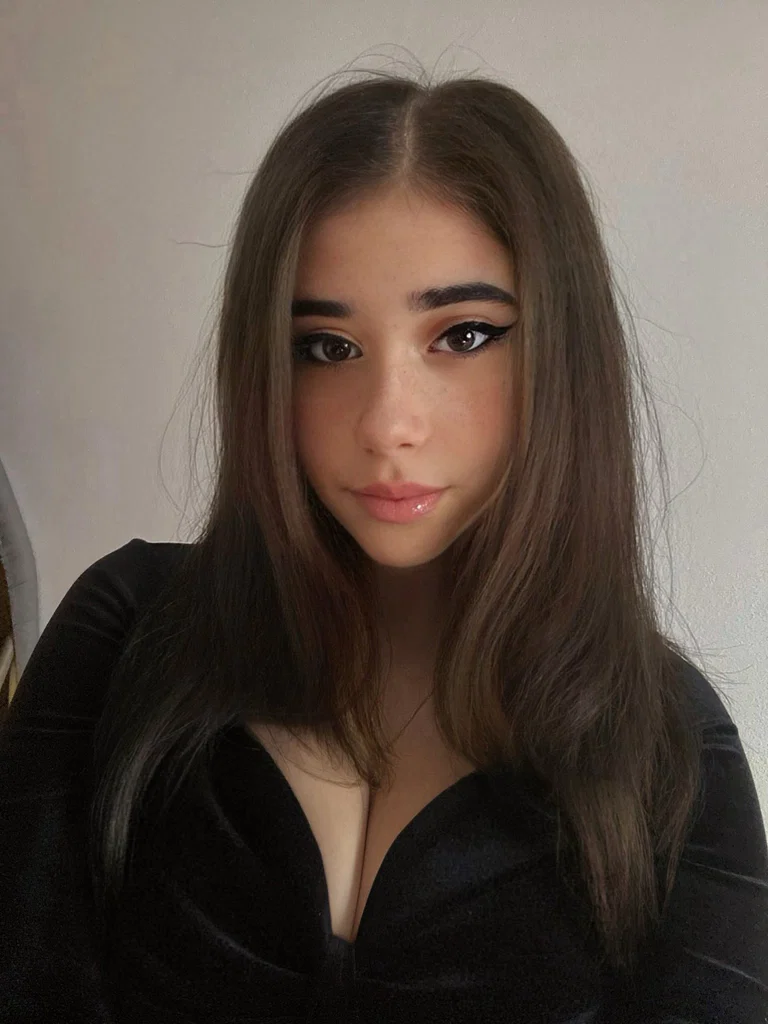 𝐒 𝐨 𝐟 𝐢 𝐚 👅