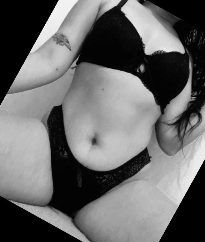Mia Fernandez profile banner