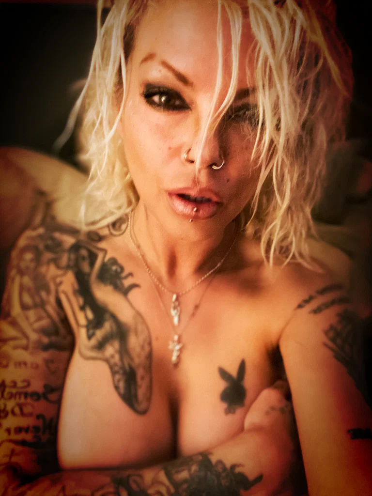 Delta white's avatar