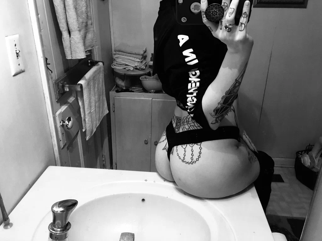 Nicole Sixx's avatar
