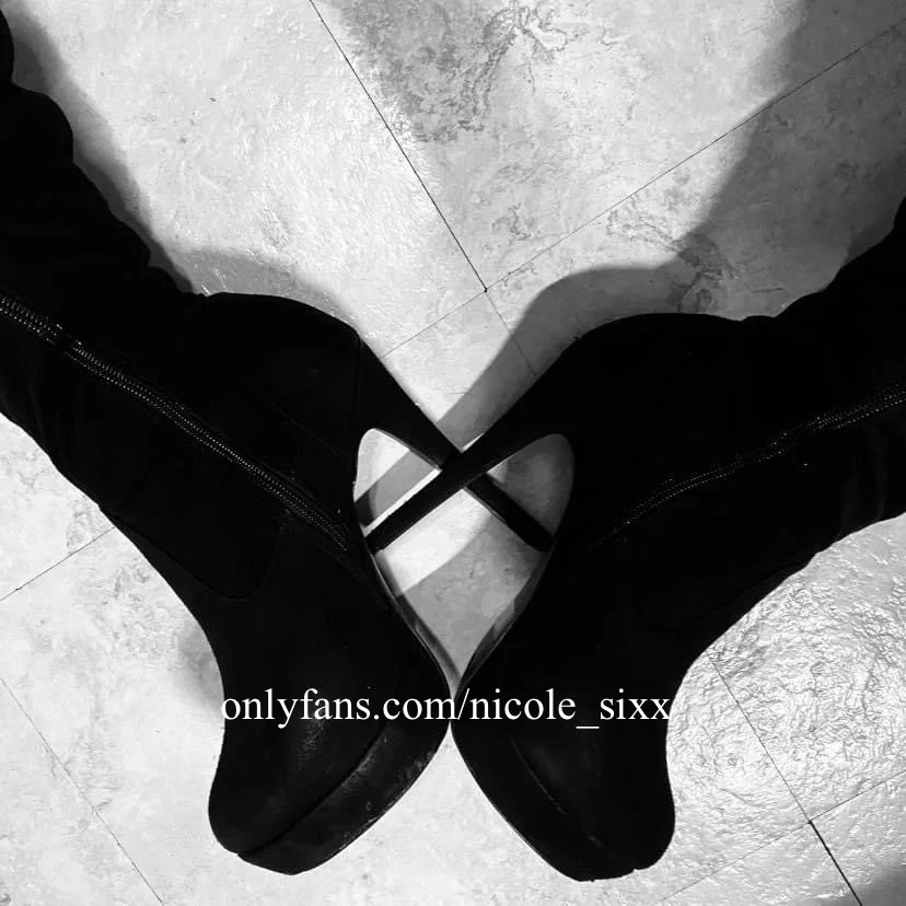 Nicole Sixx profile banner