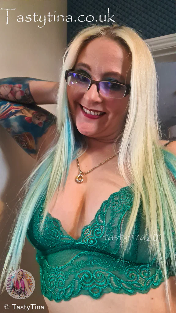 TATTOOED 🌸 TASTY TINA 🍭 CHECK OUT DMS! 💥's avatar