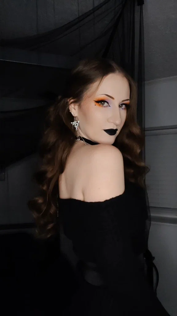 October Dawn 🖤's avatar
