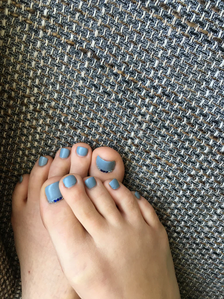 Some shy toes