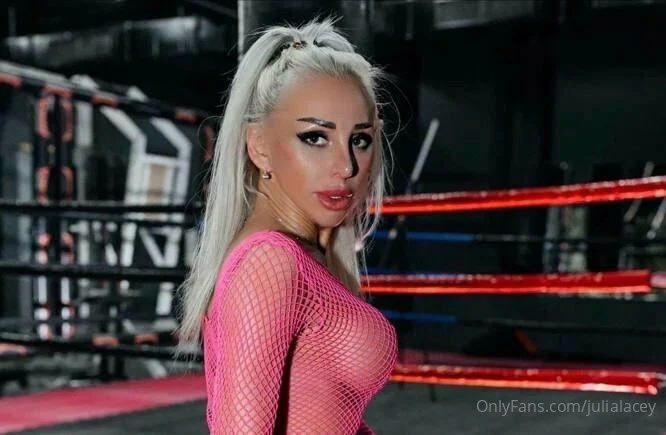 Julia Lacey's avatar